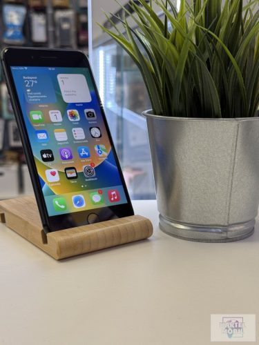 Apple iPhone 8 Plus 64GB 100% os Akkuval Kártyafüggetlen 12 Hónap Garancia